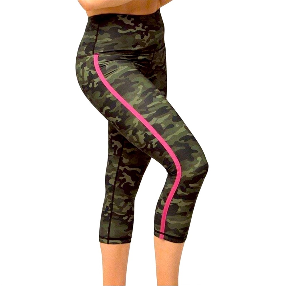 Ruby Ribbon Camo & Black Crop Leggings Large NIP